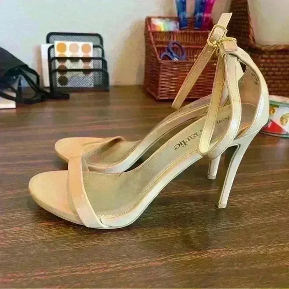 Charming Charlie’s Taupe Leather High Heels Size 8 - Picture 10 of 13